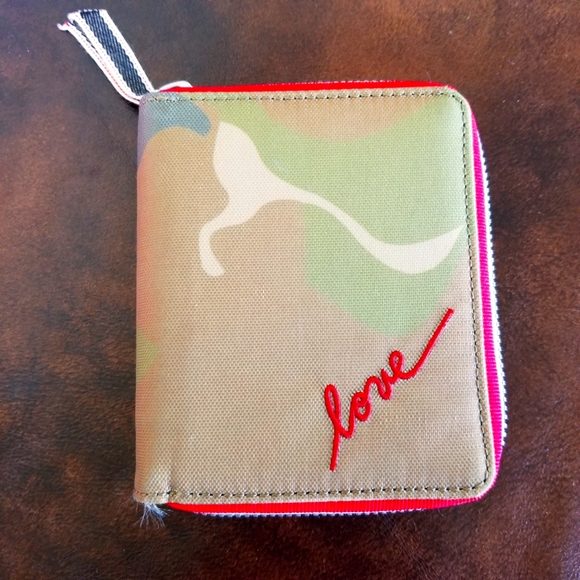 Ellen Degeneres Accessories - Ellen DeGeneres Camo Wallet